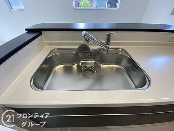 お鍋やホットプレートもすっぽりと入るワイドシンク