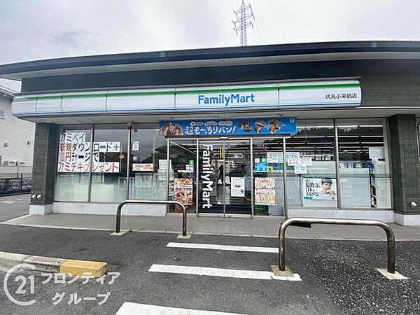 ファミリーマート伏見小栗栖店 徒歩2分。 120m