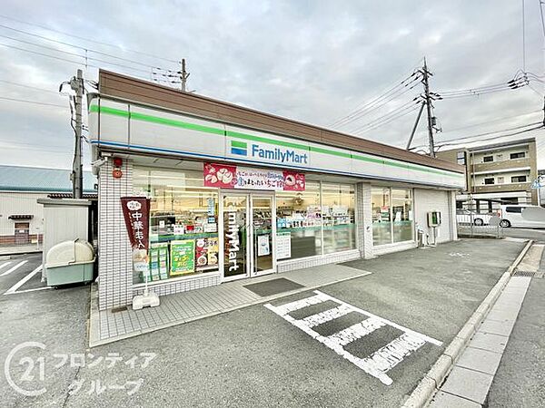 ファミリーマート宇治紫ケ丘店 徒歩5分。 340m