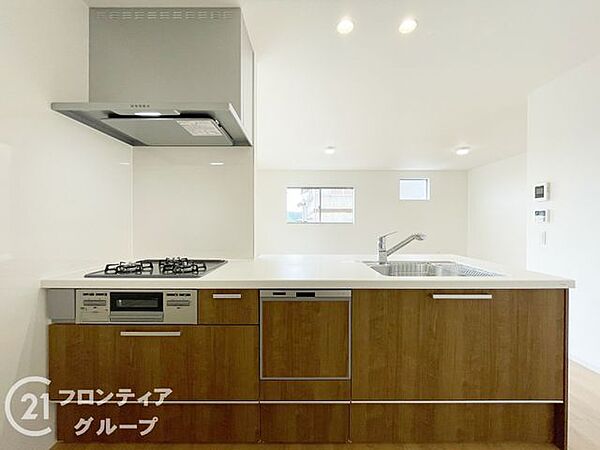 対面式キッチンで、ご家族とお話しながらお料理ができる楽しい空間です