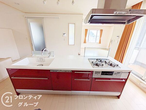 対面式キッチンで、ご家族とお話しながらお料理ができる楽しい空間です。