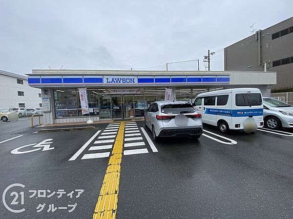 ローソン久世殿城店 徒歩9分。 720m