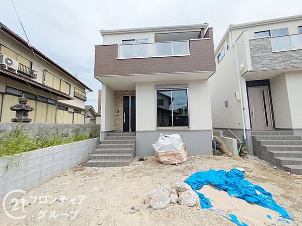 落ち着いた色合いのツートンカラーがとってもおしゃれですね！工事が進むごとにマイホームの実感が湧いてきて、完成した姿を家族全員で迎える日が今から本当に待ち遠しくなりますね！
