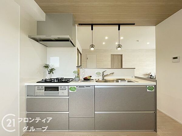 機能的なカウンターキッチンは、調理動線が考えられており、効率的に料理ができます。
