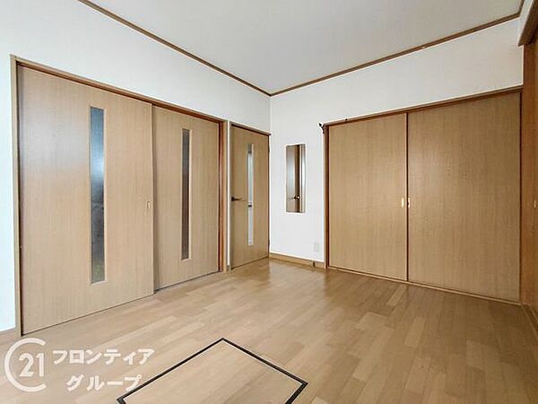 窓が多いので、光を多く取り込んでお部屋を明るく保ちます。
