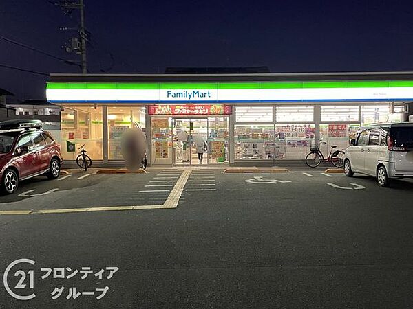 ファミリーマート城陽寺田店 徒歩6分。 460m