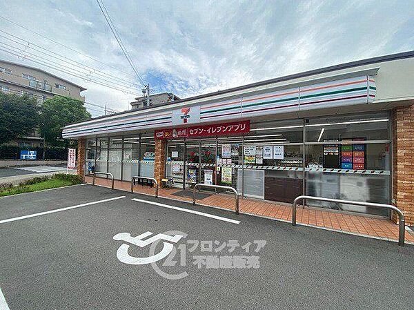 セブンイレブン宇治戸ノ内店 徒歩8分。 610m