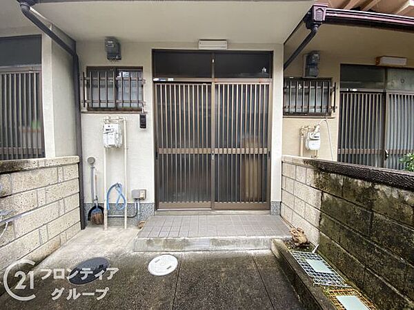 玄関は、家の顔とも言える大切なスペースで、訪れる人に温かい印象を与え、家全体の雰囲気を引き立てます！
