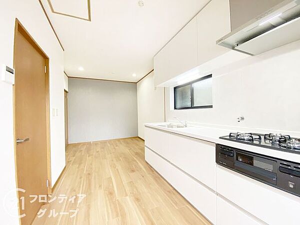 使い勝手の良いカウンターキッチンは、調理スペースが広く、料理の効率がアップします。快適なキッチンライフを提供します。