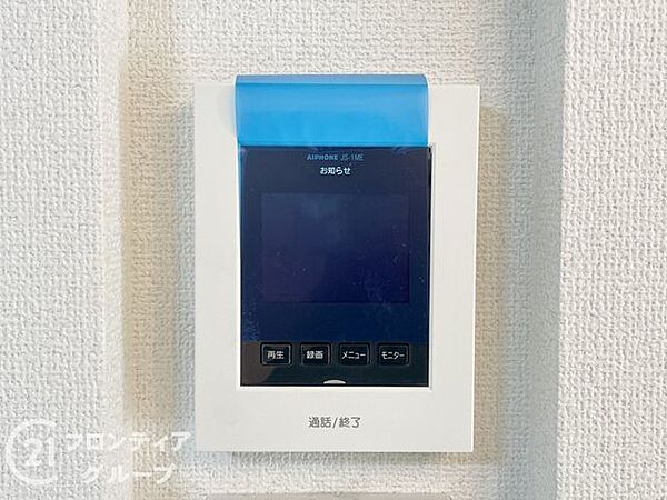 来客者を確認してから対応できるので安心のモニター付きインターホン