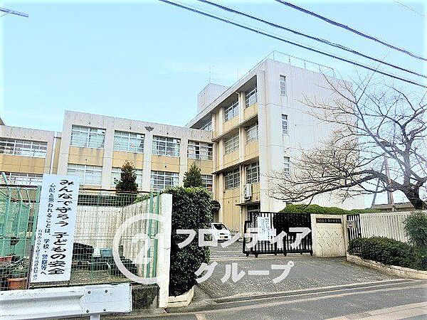 向日市立寺戸中学校 徒歩8分。 590m