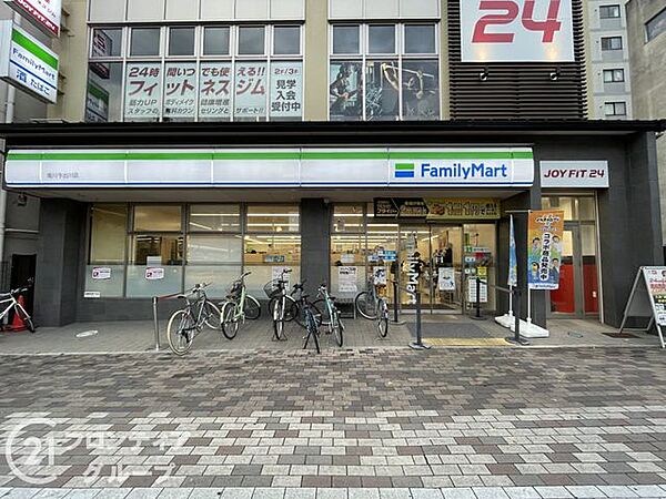 ファミリーマート堀川今出川店 徒歩4分。 300m