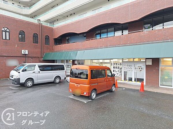 ファミリーマートエフ・マーケット大津南郷店 徒歩7分。 550m