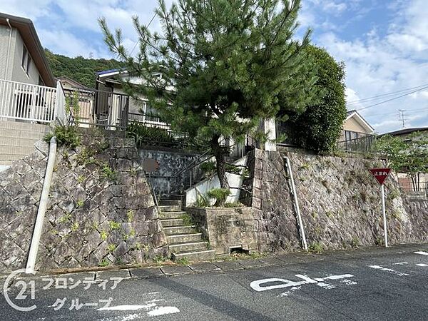 北醍醐小学校まで約5分でお子様の通学も安心です