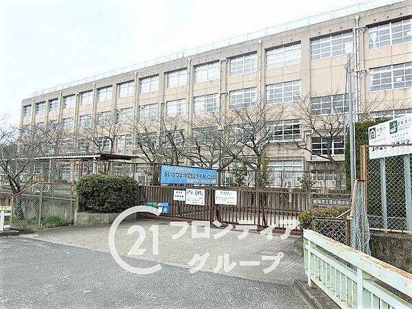 城陽市立東城陽中学校 徒歩11分。 840m