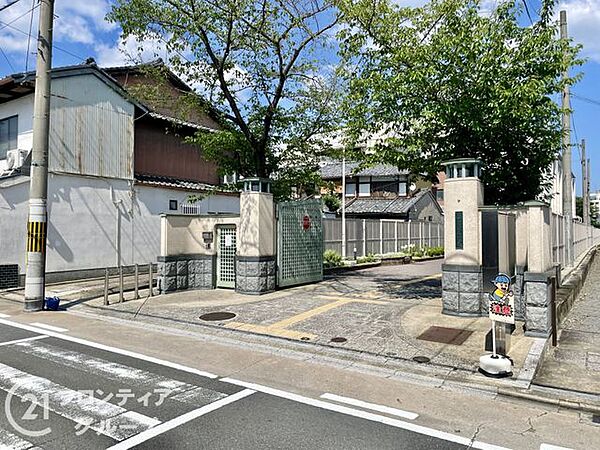 京都市立仁和小学校 徒歩8分。 610m