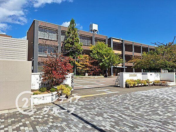 京都市立中京中学校 徒歩17分。 1350m