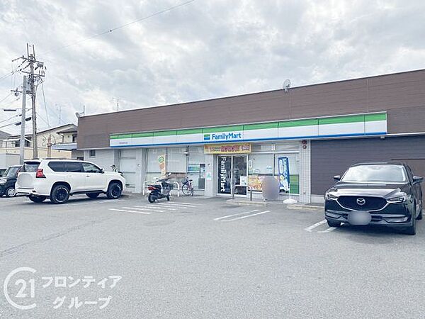 ファミリーマート伏見向島本丸店 徒歩10分。 800m