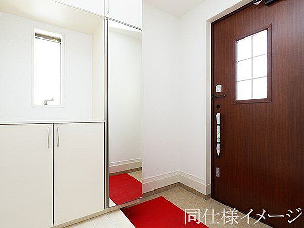＼同仕様写真／玄関は防犯性の優れたダブルロックドアです！