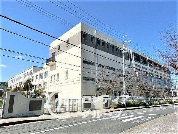 長岡京市立長岡中学校 徒歩16分。 1250m