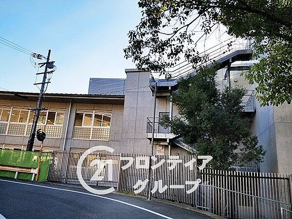 宇治市立宇治小学校 徒歩10分。 800m