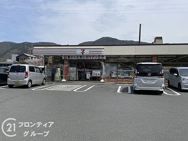 セブンイレブン山科勧修寺店 徒歩13分。 1000m