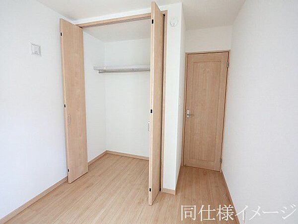 ＼同仕様写真／各居室に収納スペースがあり、すっきりお住まい頂けます