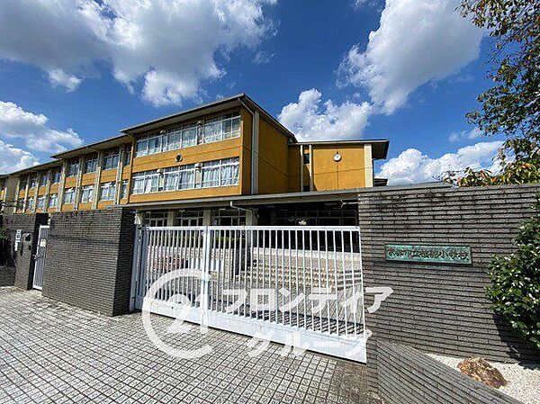 京都市立桂徳小学校 徒歩6分。 470m