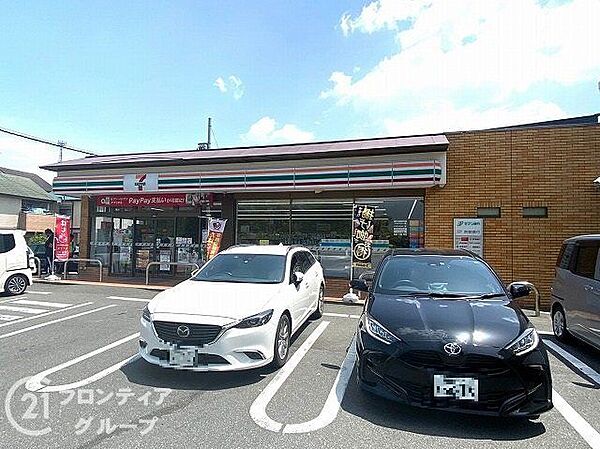 セブンイレブン八幡市男山指月店 徒歩3分。 210m