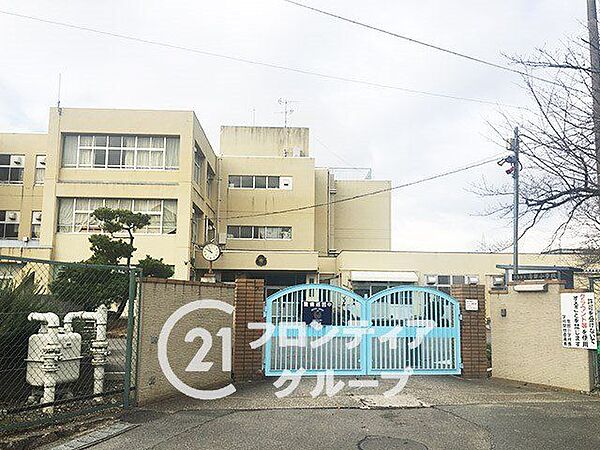 宇治市立南部小学校 徒歩6分。 460m