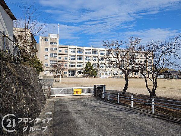 大津市立仰木小学校 徒歩14分。 1050m