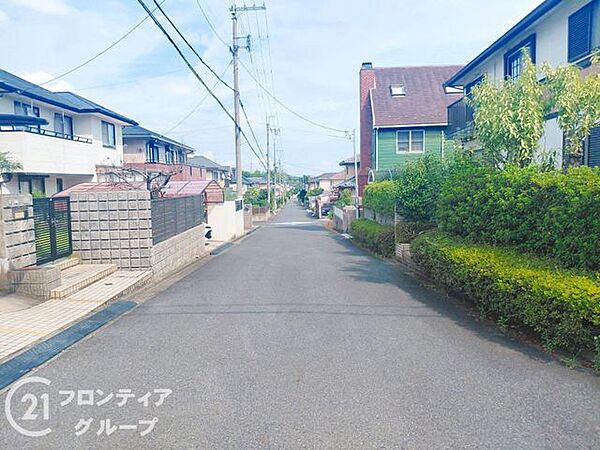 住まい選びは、価格や立地だけでなく、将来の暮らし方まで含めて考えることが大切です。今の段階で気になっていることを、まずスタッフに話してみてください