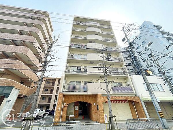 はじめてのマイホーム購入は、わからないことだらけで当然です。資金計画から物件選びまで、順を追ってスタッフが一緒に考えていきます