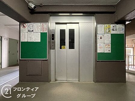 日々のスムーズな移動を実現する機能美に溢れたエレベーターホール!開放感のある広々とした設計はベビーカーや大きな荷物があっても安心で、ストレスのない快適なマンションライフを後押しする大切な場所!