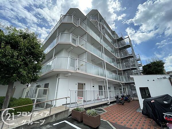 住まい選びは、価格や立地だけでなく、将来の暮らし方まで含めて考えることが大切です。今の段階で気になっていることを、まずスタッフに話してみてください
