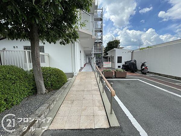エリアの特性や周辺環境についての情報提供も行っています。物件だけでなく、地域の暮らしやすさも含めてご確認いただけます
