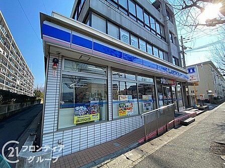 ローソン山科西野店 徒歩1分。 30m