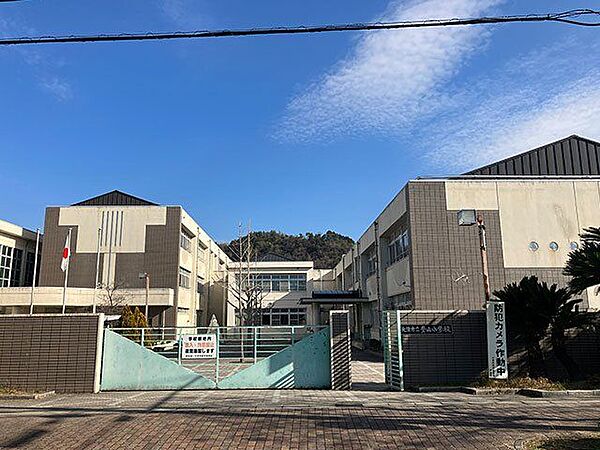大津市立青山小学校 徒歩13分。 990m