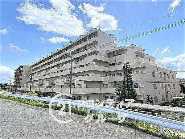 住まい選びは、価格や立地だけでなく、将来の暮らし方まで含めて考えることが大切です。今の段階で気になっていることを、まずスタッフに話してみてください