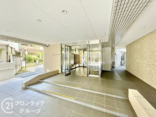 はじめてのマイホーム購入は、わからないことだらけで当然です。資金計画から物件選びまで、順を追ってスタッフが一緒に考えていきます