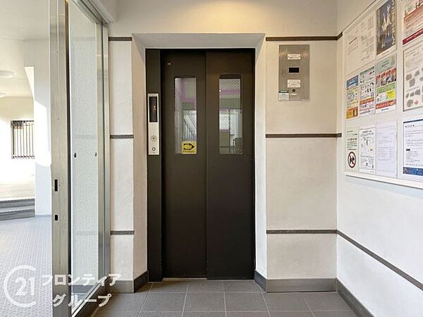 居住者専用の機能的な設備が整った共有エリアは、日々の生活に彩りを添えてくれます。細部にまで意匠を凝らした空間づくりがなされており、マンションならではの快適なライフスタイルを実現することが可能です
