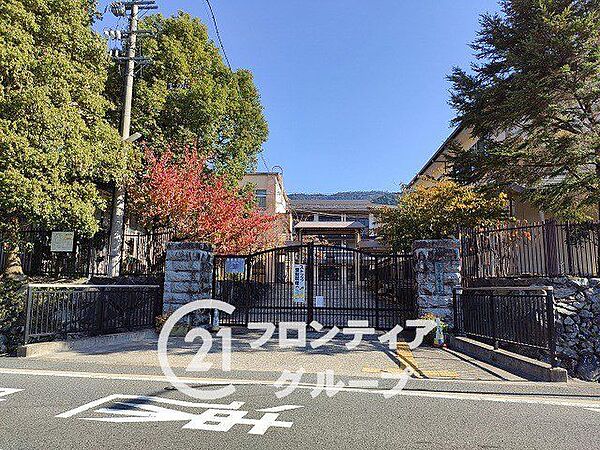 京都市立醍醐小学校 徒歩13分。 970m