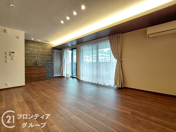 写真だけではわからない採光・広さ・周辺環境の実感は、実際に足を運んでみることが一番です。ご見学はいつでもご予約いただけます