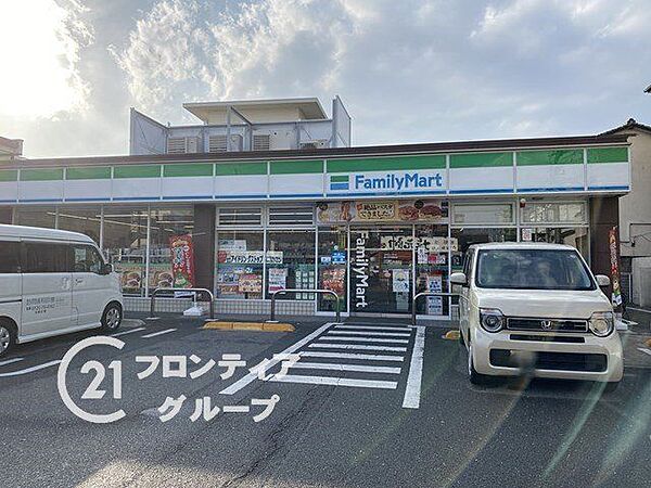 ファミリーマート西七条名倉町店 徒歩7分。 520m