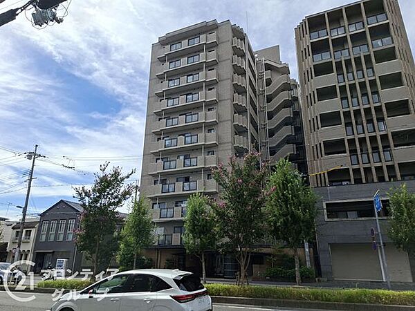 住まい探しで後悔しないためのポイントをスタッフがお伝えします。検討中の方もそうでない方も、まずは一度お話を聞かせてください