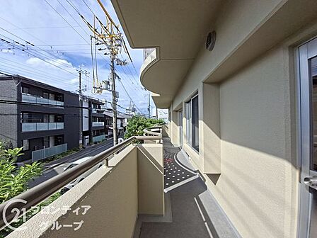「賃貸のままでいいのか、買うべきか」その判断に必要な情報を、スタッフがわかりやすく整理してお伝えします。お気軽にご相談ください