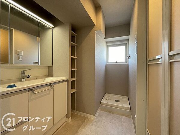 はじめてのマイホーム購入は、わからないことだらけで当然です。資金計画から物件選びまで、順を追ってスタッフが一緒に考えていきます