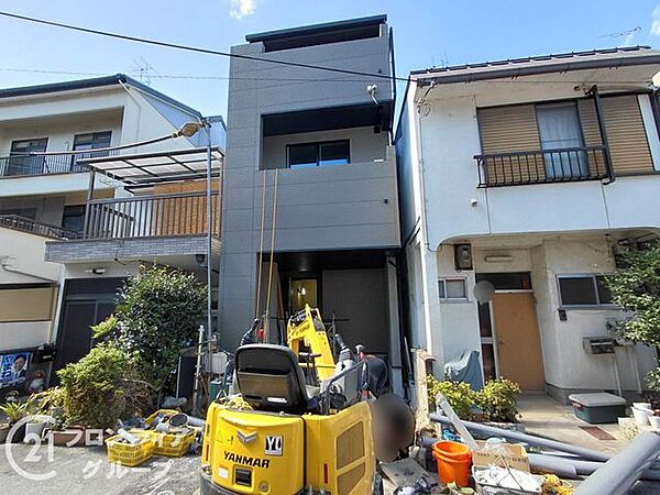 住まい選びは、価格や立地だけでなく、将来の暮らし方まで含めて考えることが大切です。今の段階で気になっていることを、まずスタッフに話してみてください