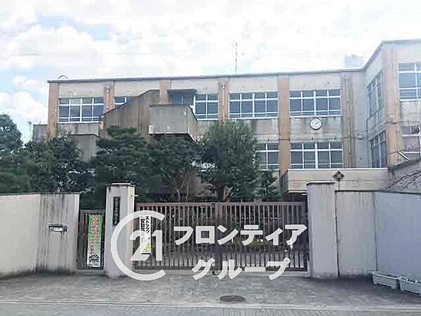 京都市立唐橋小学校 徒歩7分。 510m