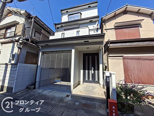 はじめてのマイホーム購入は、わからないことだらけで当然です。資金計画から物件選びまで、順を追ってスタッフが一緒に考えていきます。